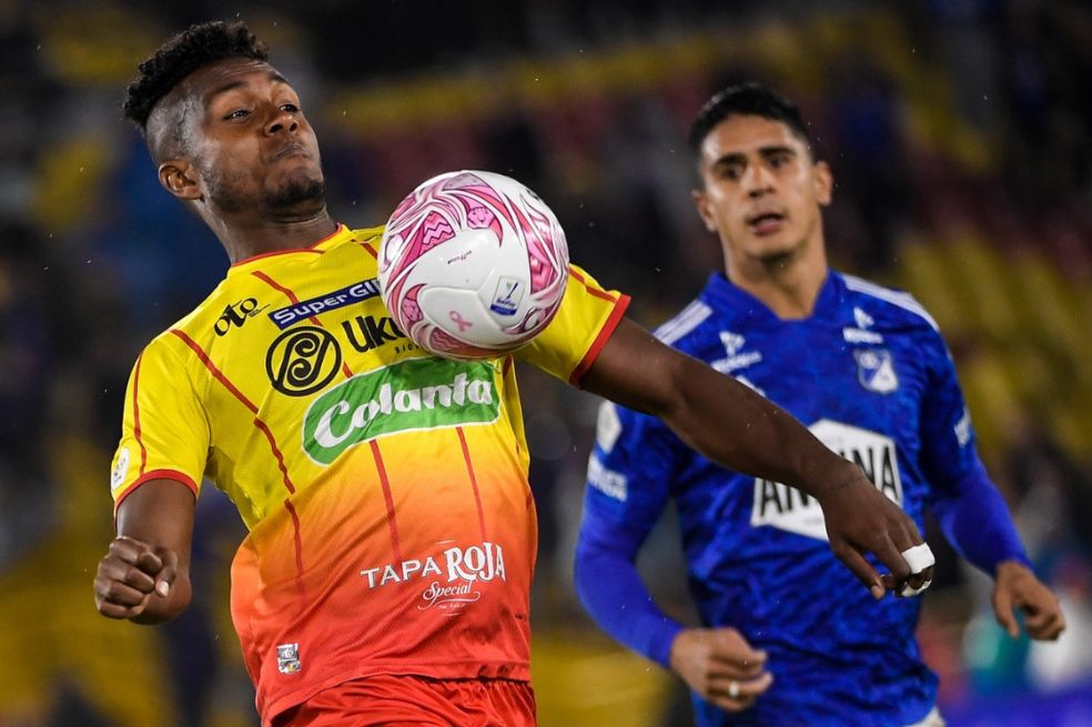 Alarmante caída en Bogotá de Millonarios, que todavía no asegura su clasificación a las finales. Pereira, con la victoria, se metió en los ocho.