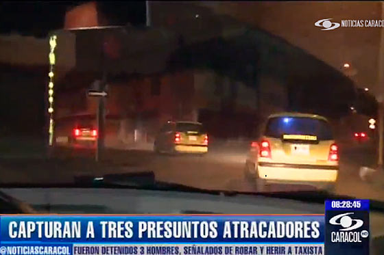 Taxistas retienen y entregan a la Policía a presuntos ladrones