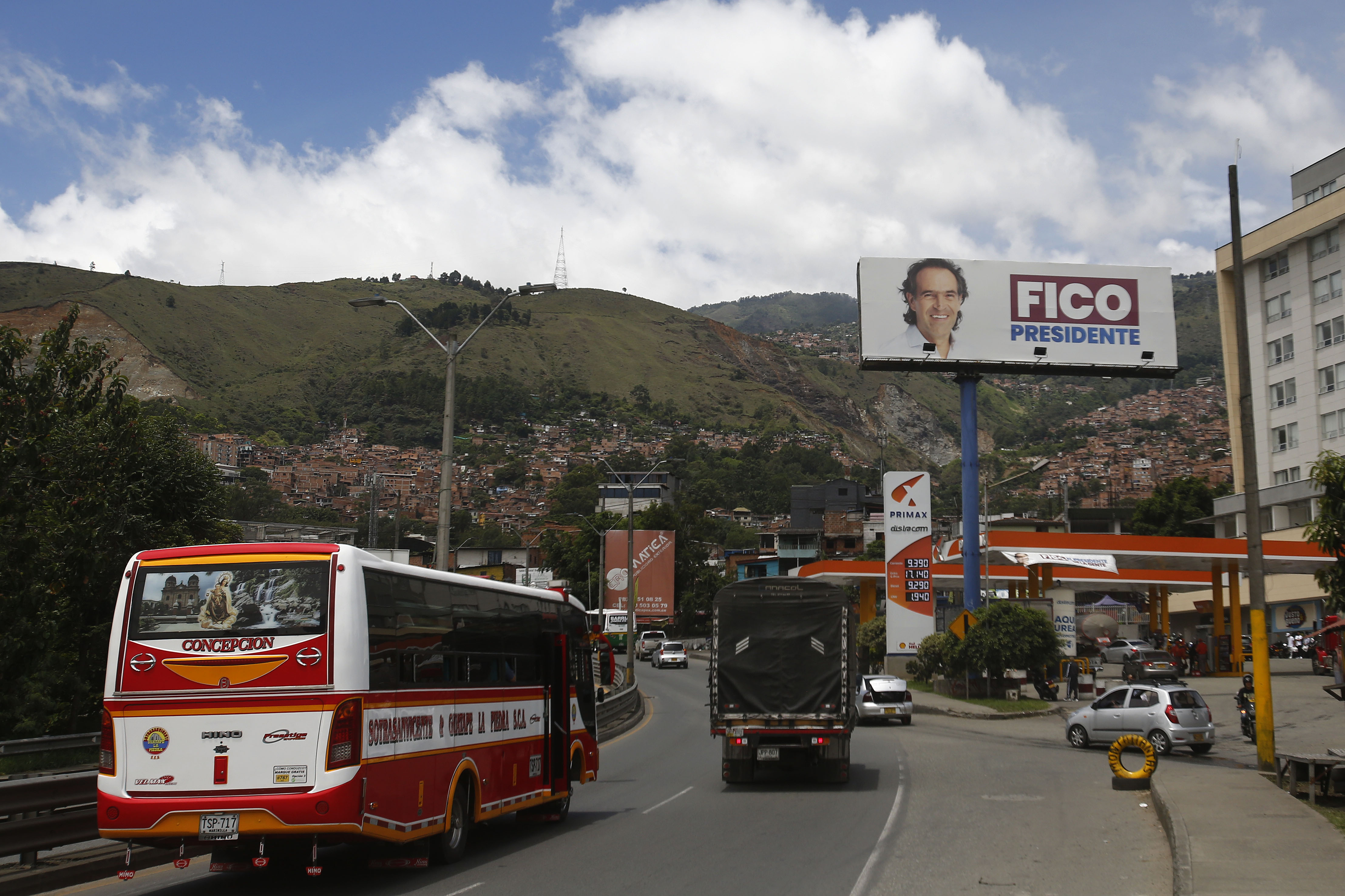 Federico Gutiérrez es el candidato con más vallas por encima de las permitidas