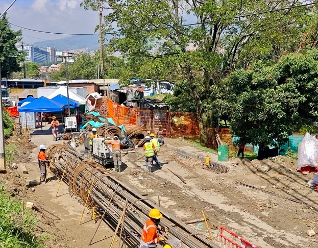 Estos son los cierres viales y desvíos que hay en Medellín por obras del metro de la 80
