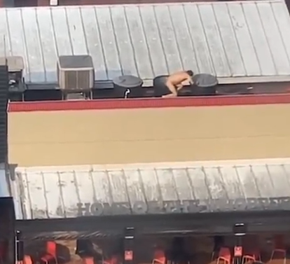 Burger King cerró temporalmente local donde hombre se bañó en un taque, en Envigado