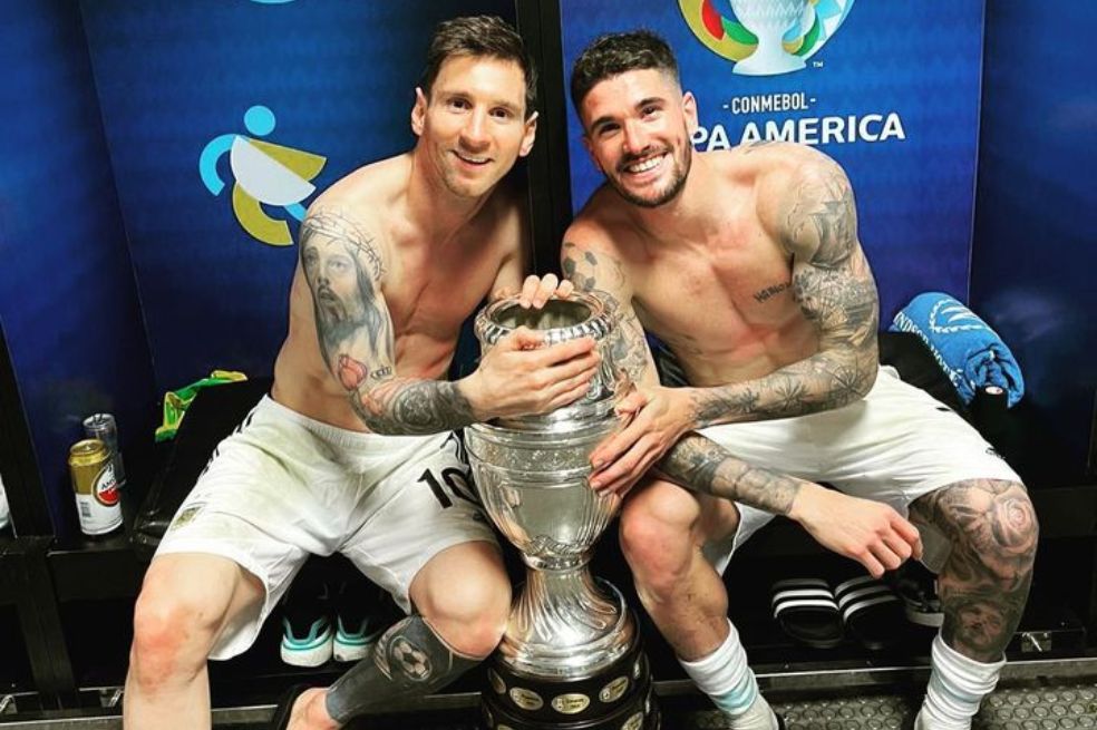 El futbolista argentino, Rodrigo De Paul, y novio de la cantante Tini, sigue sonando después de la final del mundial de Qatar por ser el más lindo del torneo.