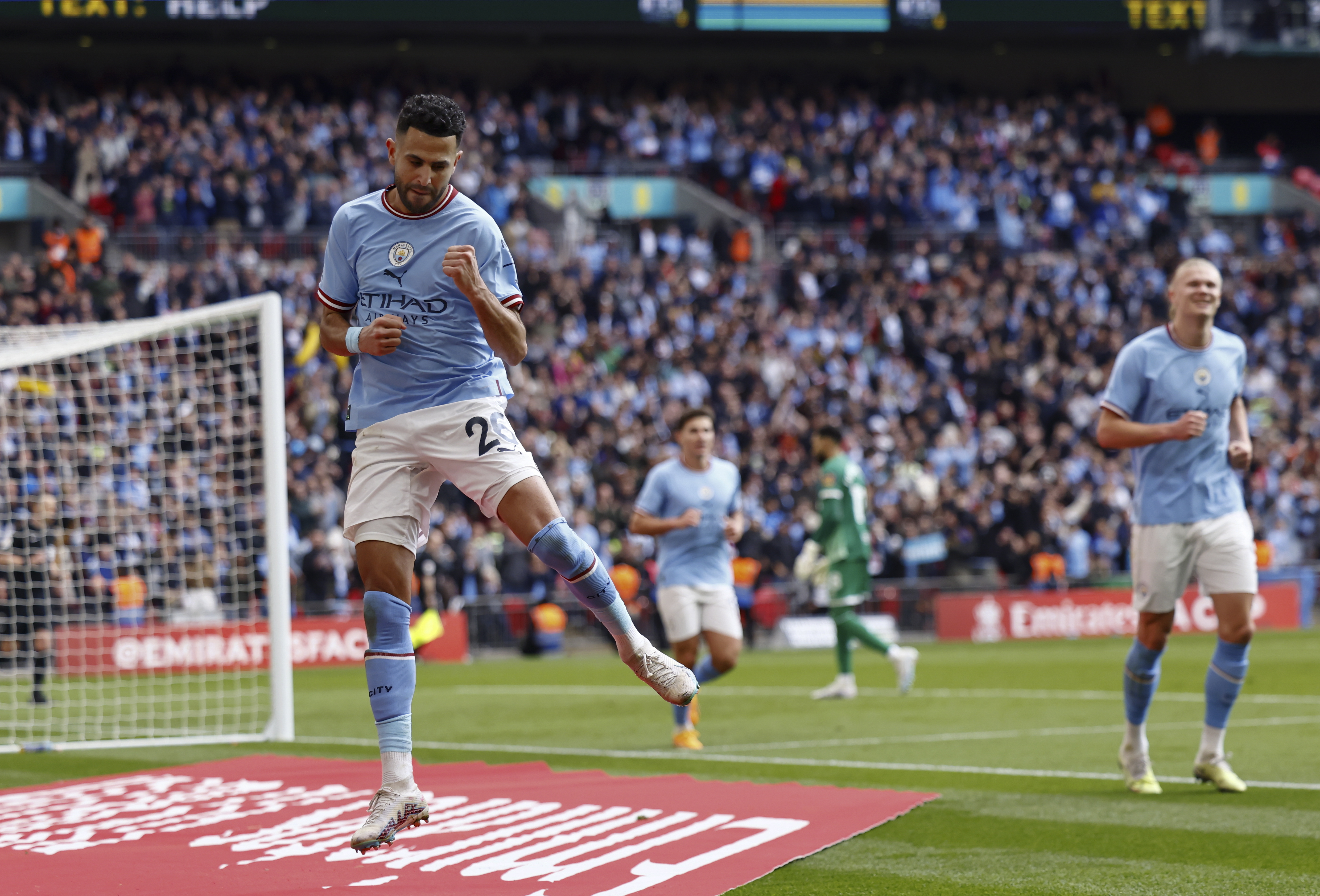 Con triplete de Mahrez, Manchester City aseguró un cupo en la final de la FA Cup