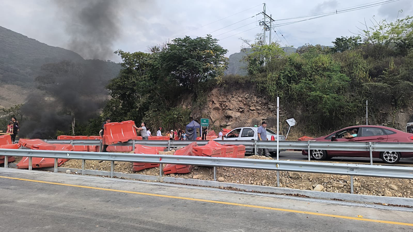 Manifestantes bloquean kilómetro 42 de la vía Girardot-Bogotá, ¿por qué?