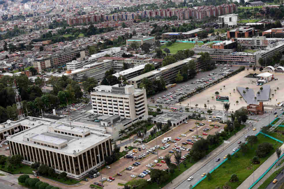 Capturan a contadora en la oficina de la dirección de la Policía por desfalco