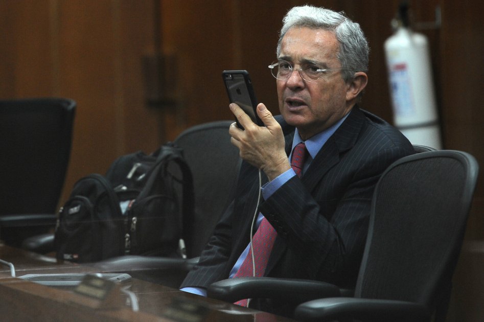 A Uribe no le cayeron bien las declaraciones de Santos sobre sus hijos y Odebrecht