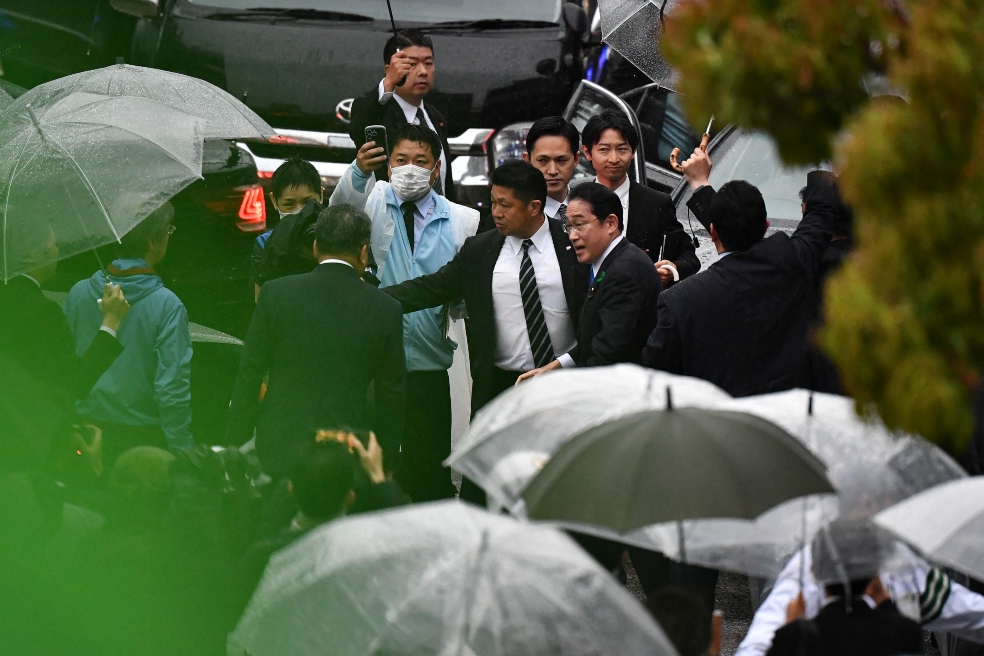 Primer ministro de Japón salió ileso de ataque con explosivos