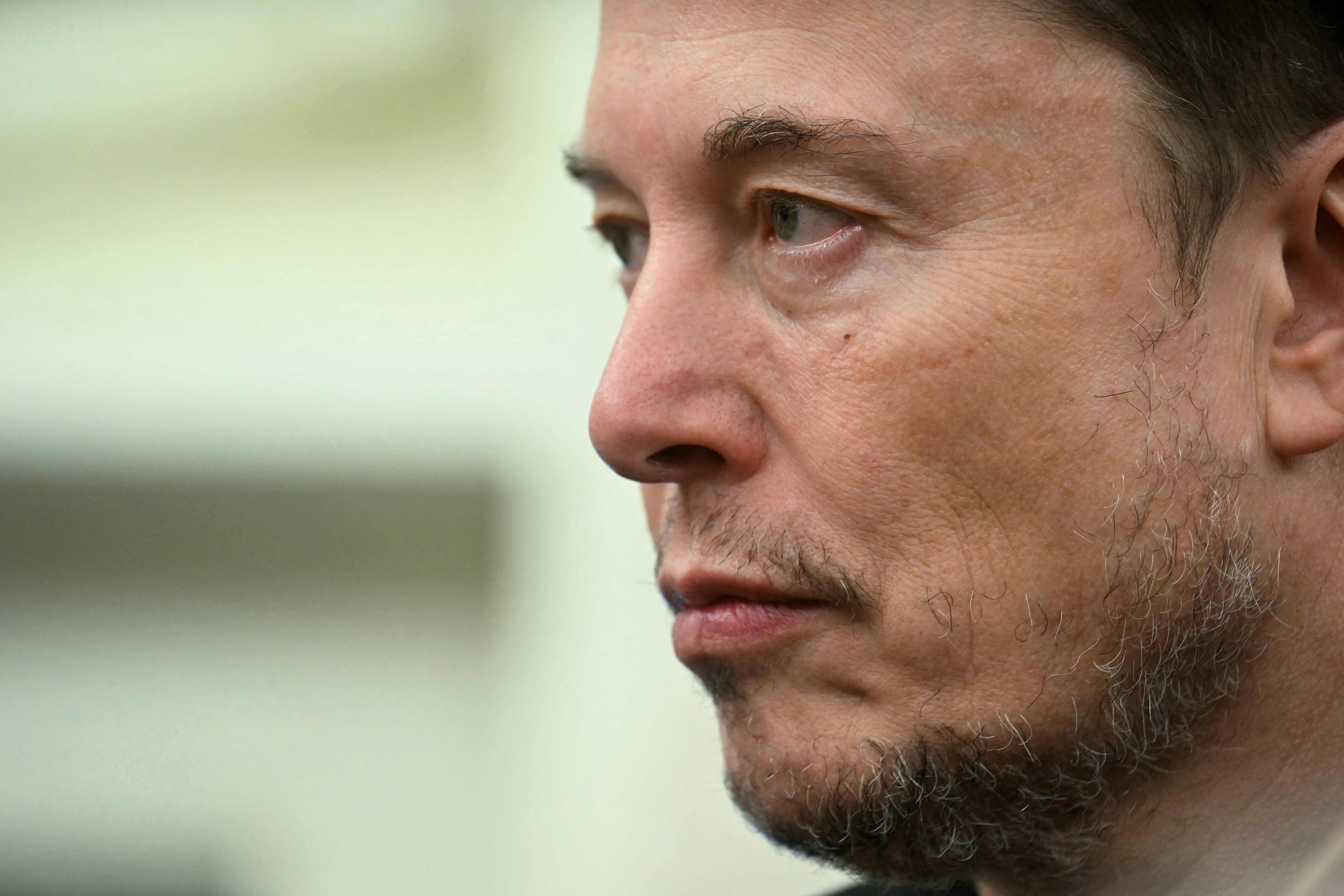 Musk, de Tesla, defiende ante accionistas su plan salarial de un billón de dólares
