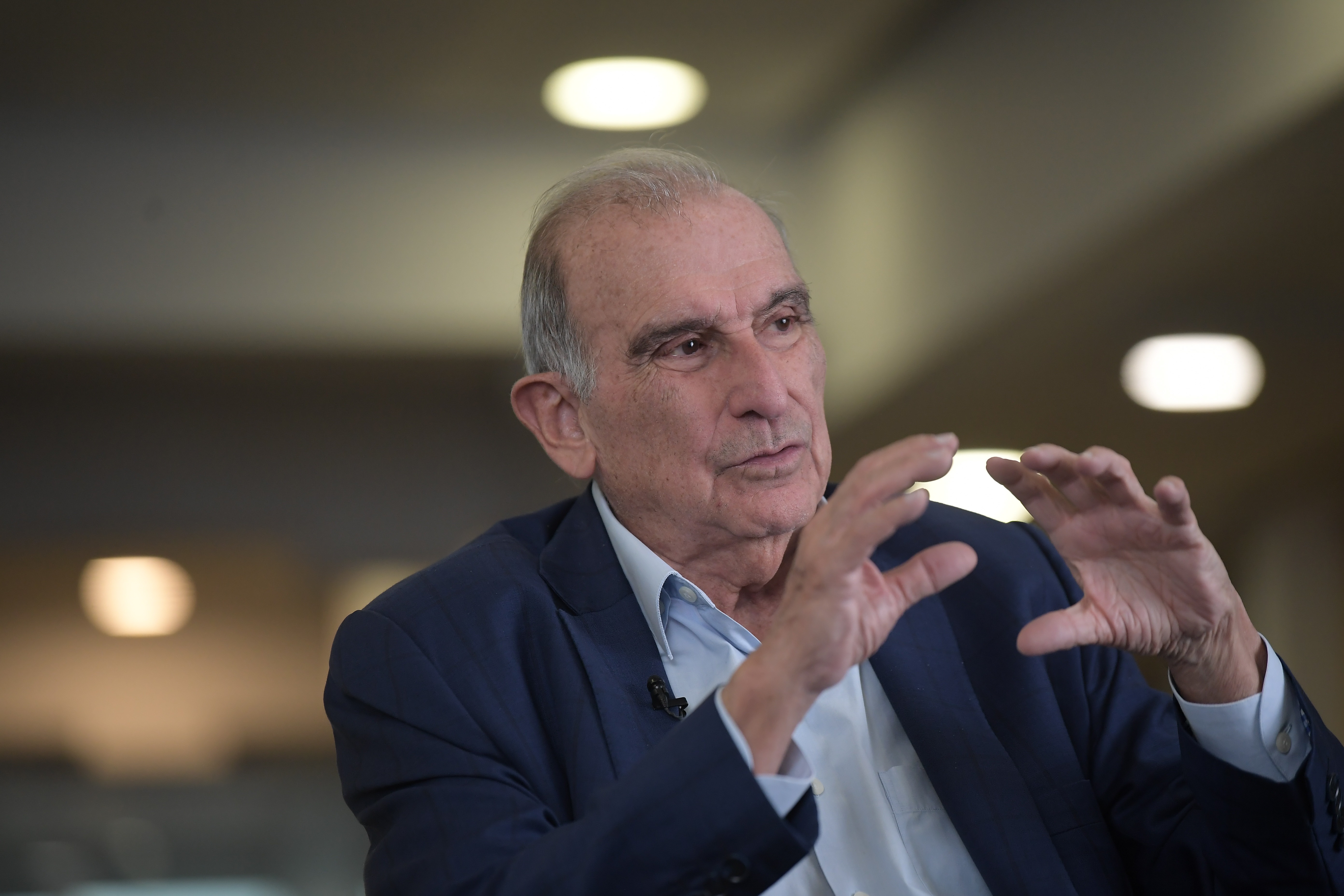 “Hay problemas reales con la eficacia de las Fuerzas Armadas”: Humberto de La Calle