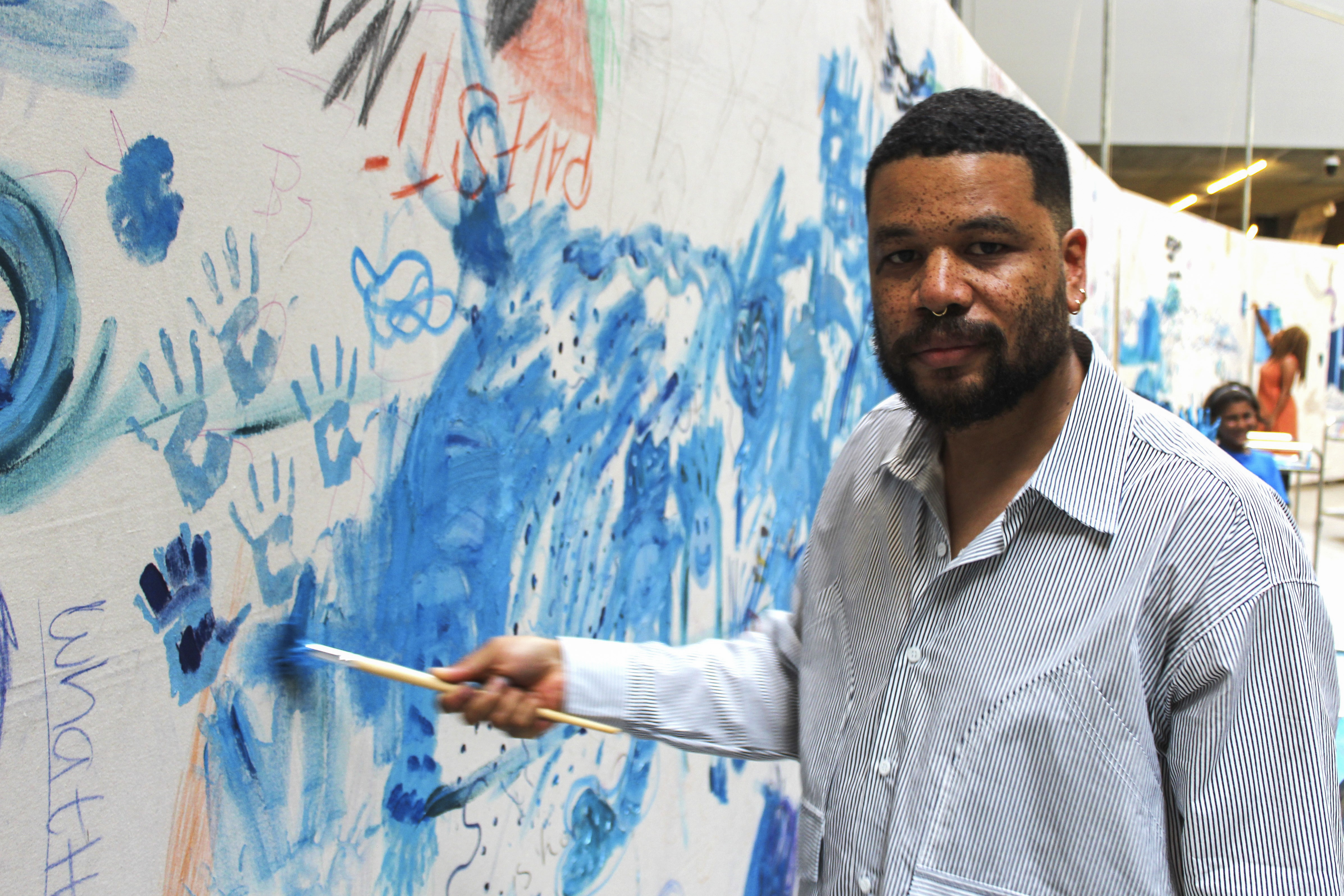 El “jardín inundado” de Oscar Murillo transforma niños en artistas