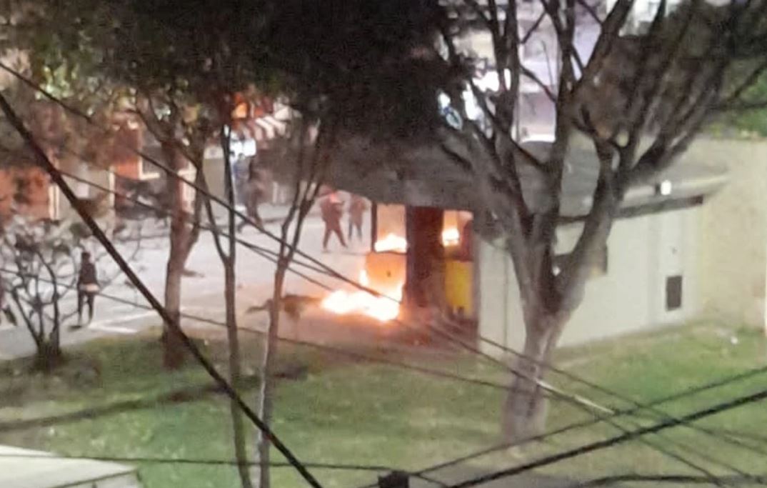 Manifestantes intentaron quemar CAI en Bosa, dos personas resultaron heridas