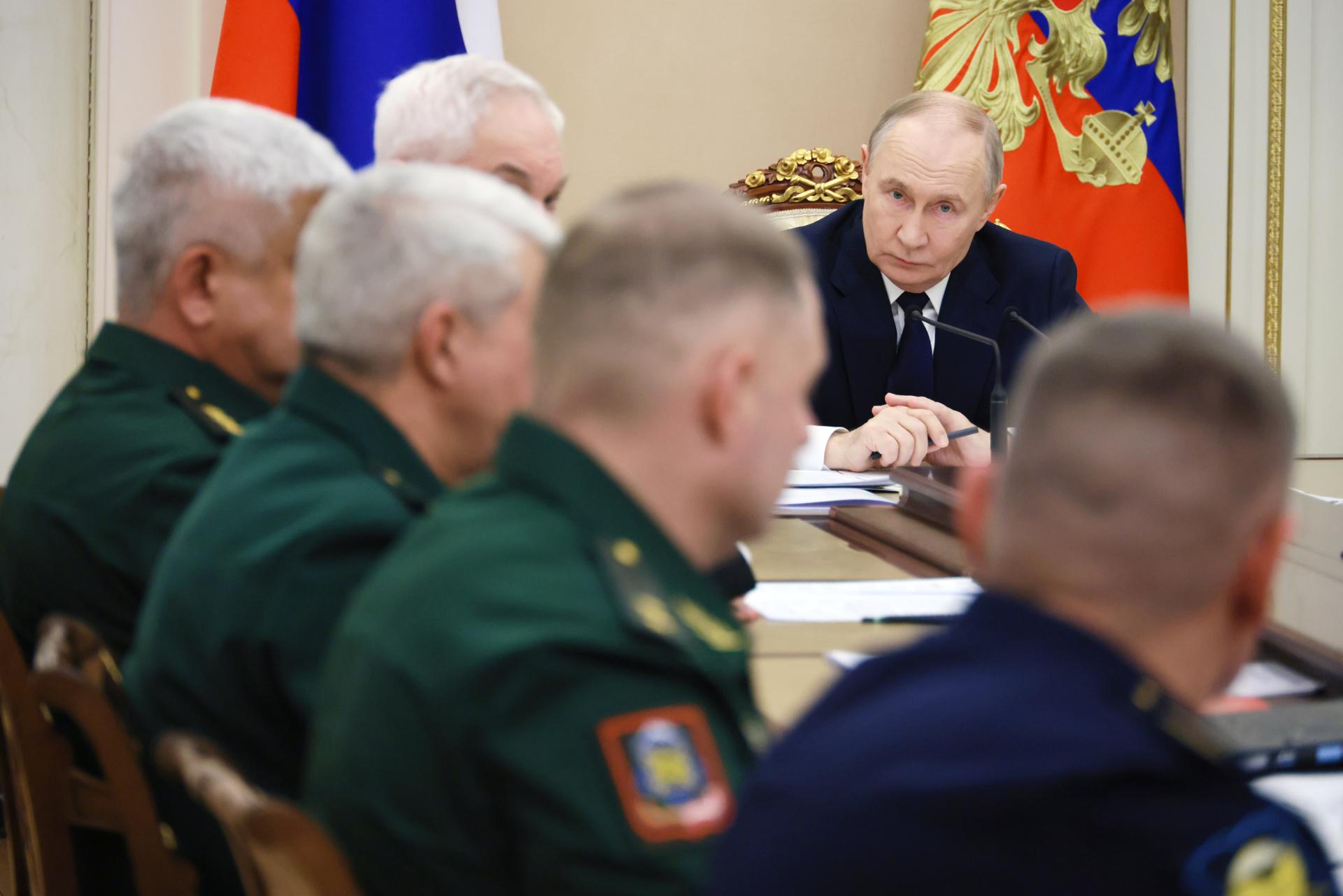 Putin anuncia cese el fuego con Ucrania para la Pascua ortodoxa este fin de semana