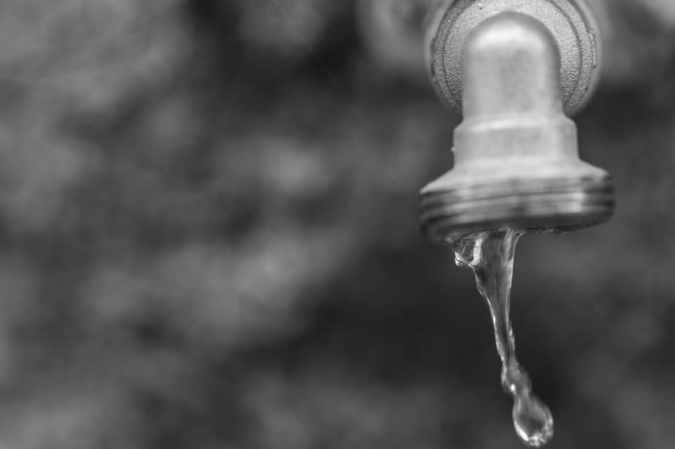 Habitantes del barrio parques de Bogotá completan cuatro días sin agua