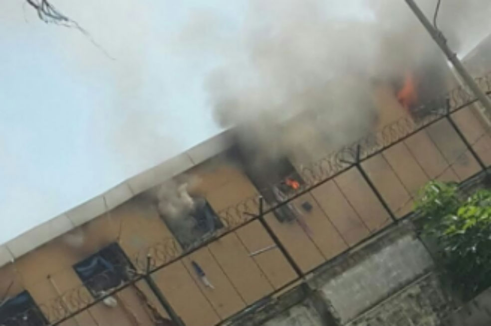 Incendio afecta cárcel Modelo de Barranquilla