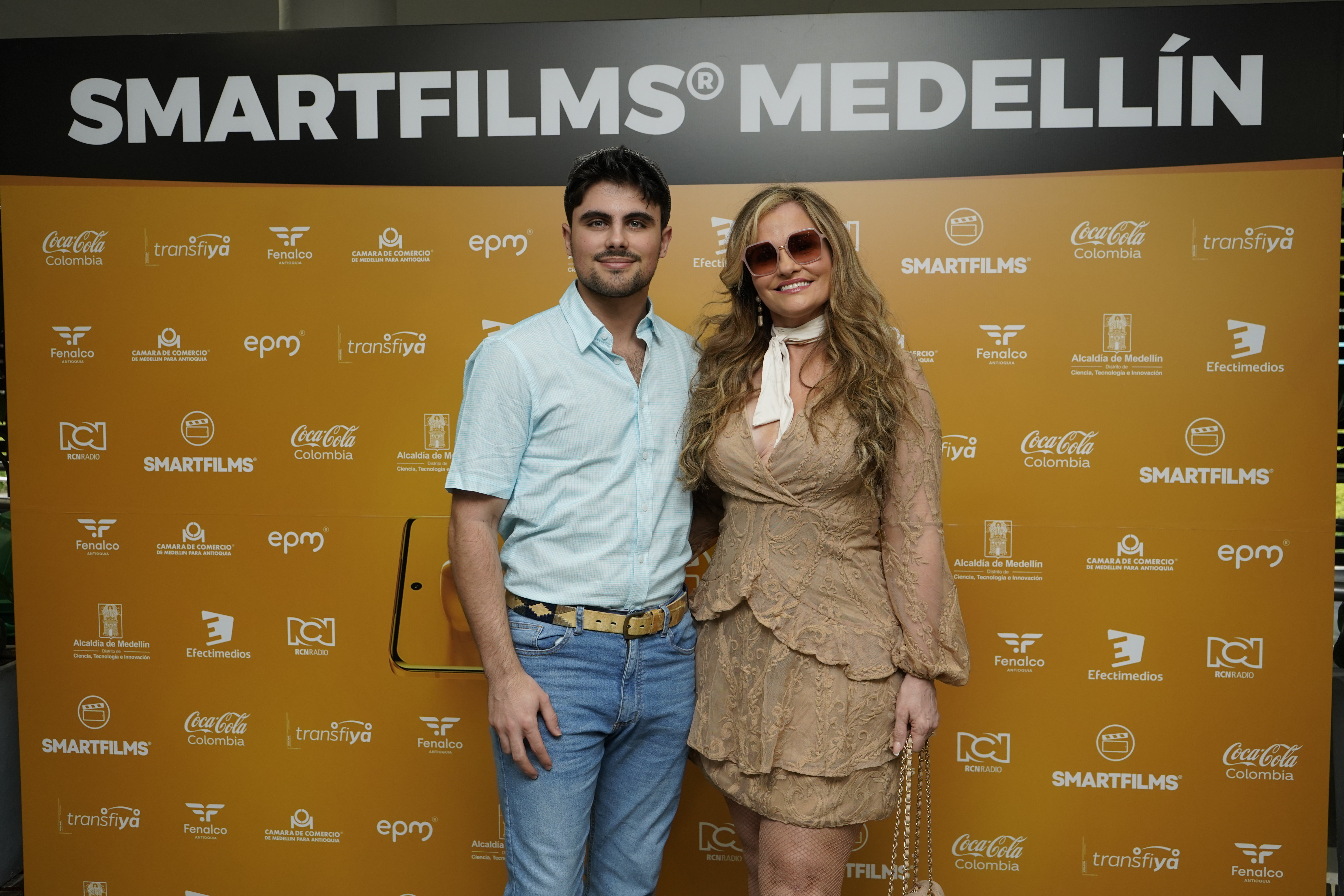 Aura Cristina Geithner (actriz) y su hijo Damián Dos Santos.
