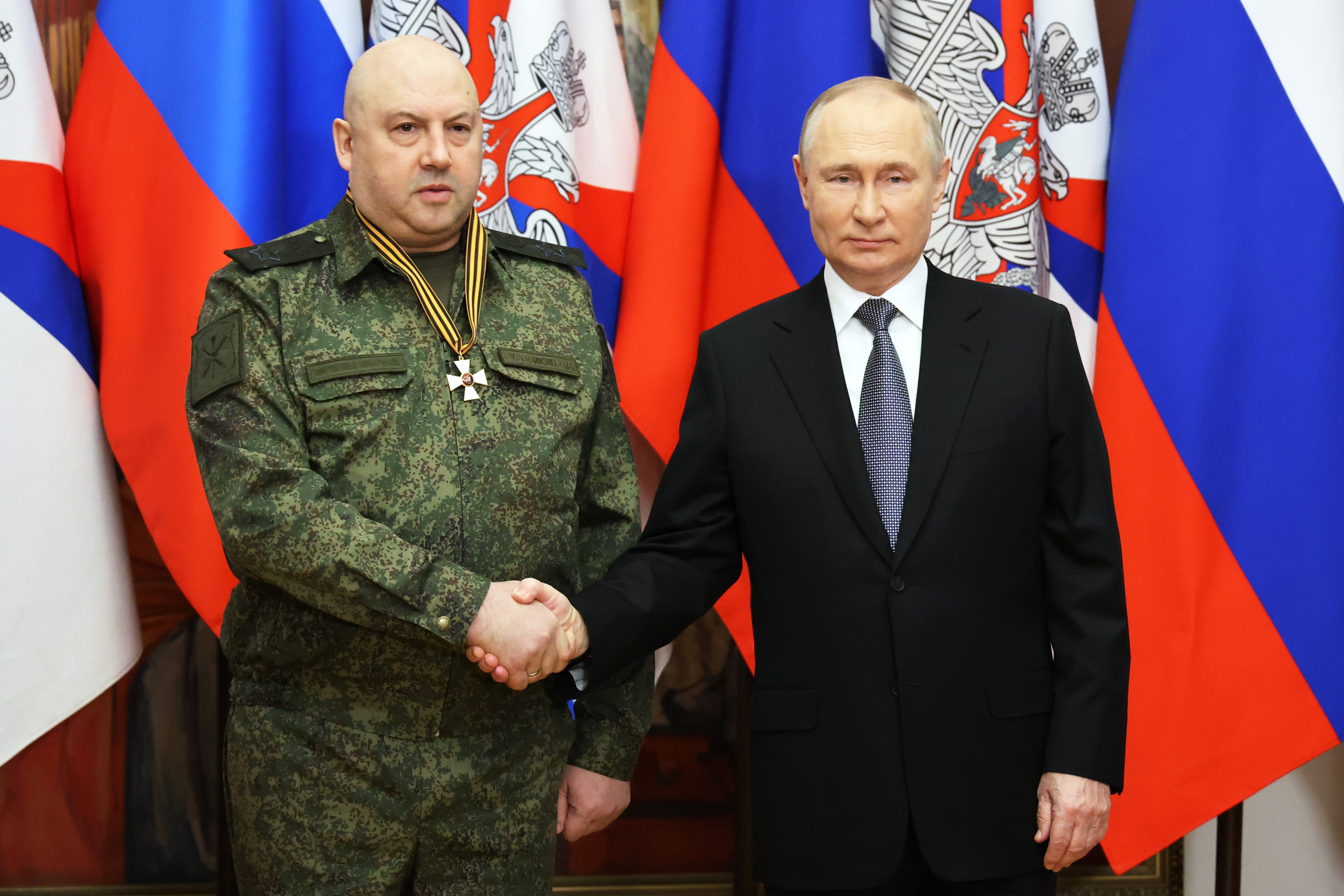 Empieza la purga de Putin: arrestan al general ruso Serguéi Surovikin