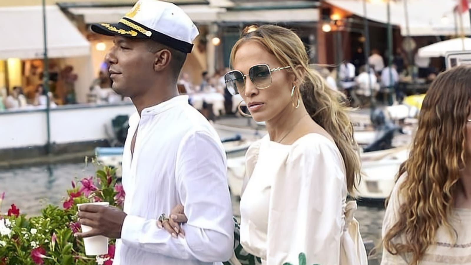 Esto cuesta el vestido de diseñadora colombiana que Jennifer López lució