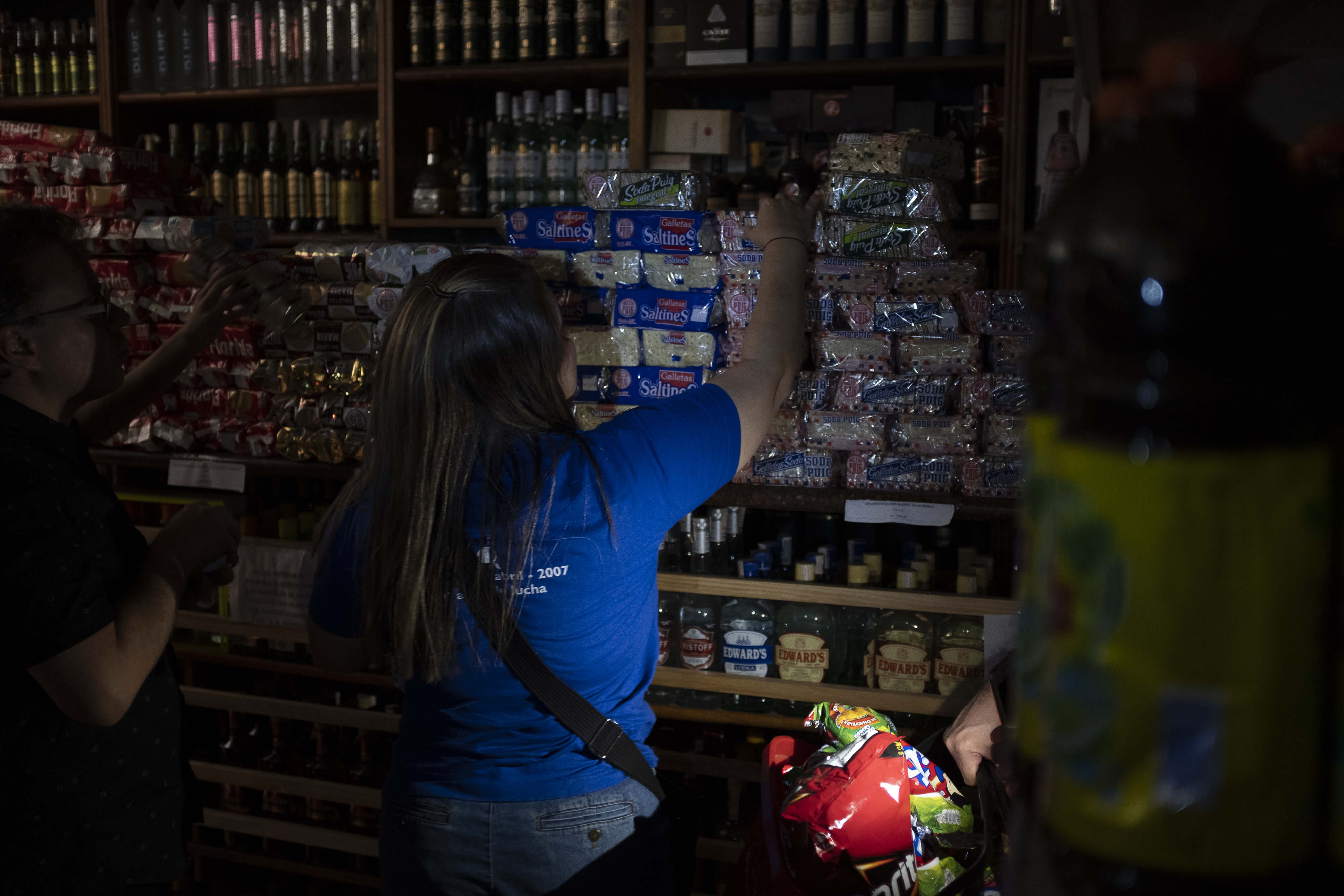 La inflación se desbocó a 130.060% en 2018, admite banco central de Venezuela