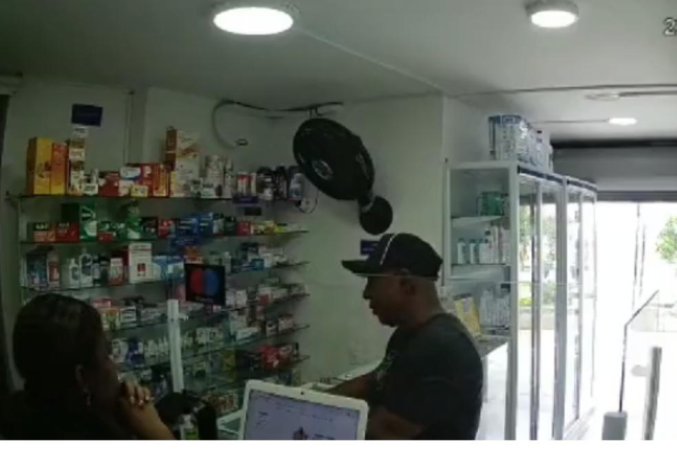 Asesinaron a hombre en medio de un robo en farmacia de Cali