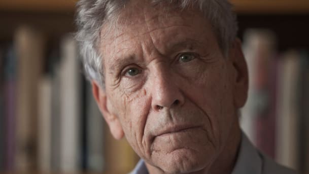 Israelíes despiden al escritor y pacifista Amos Oz en una emotiva ceremonia