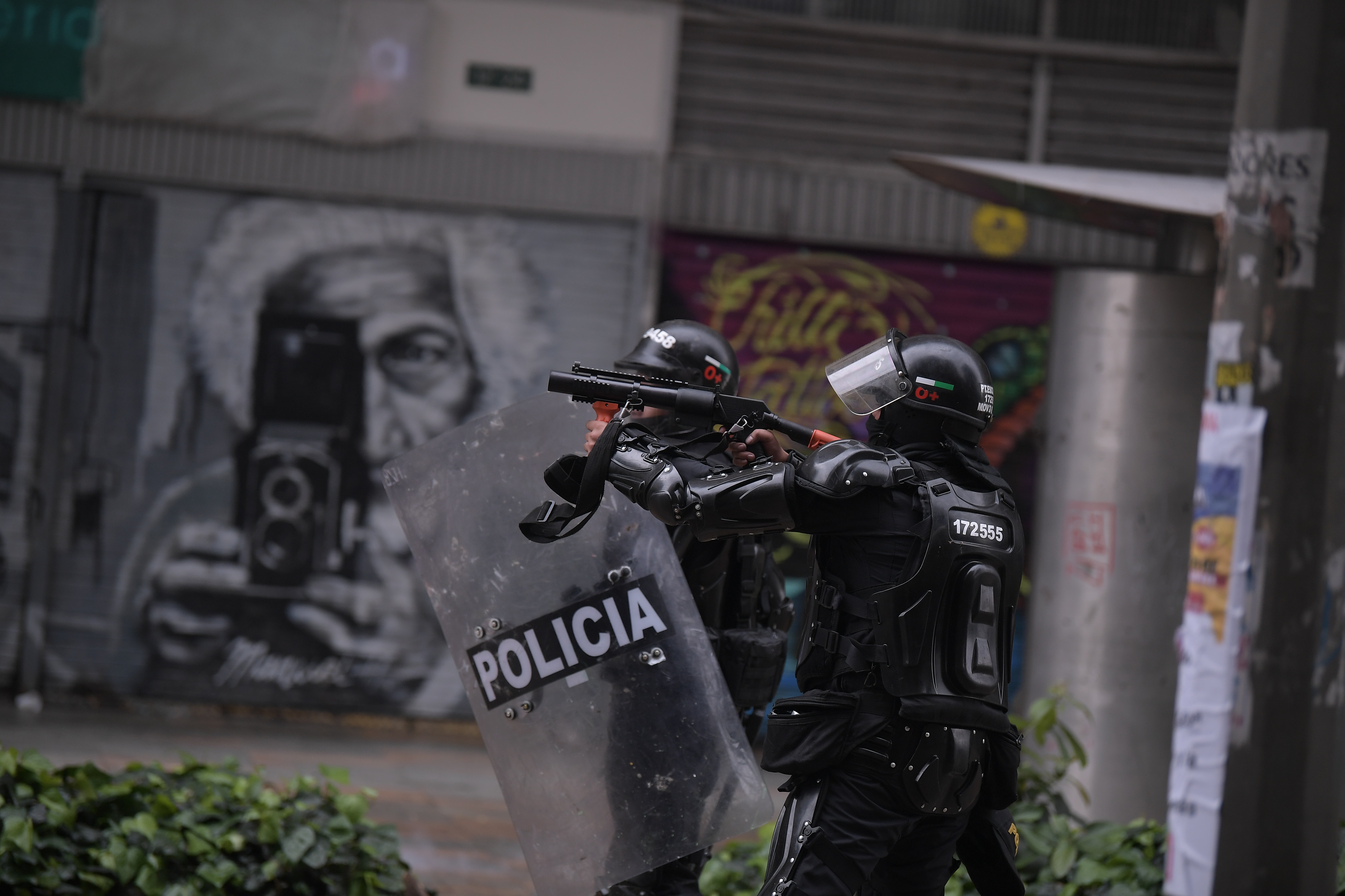 Protestas en Bogotá: Estudiante podría perder un ojo tras enfrentamientos con el Esmad