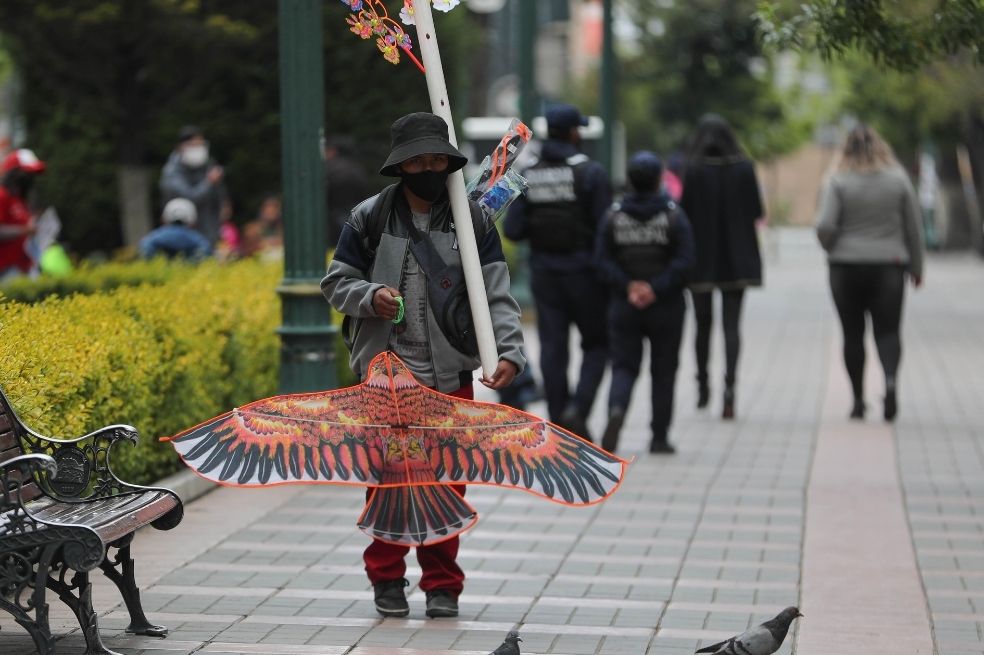 Trabajar de “lo que sea”, una realidad social ante las elecciones en Bolivia