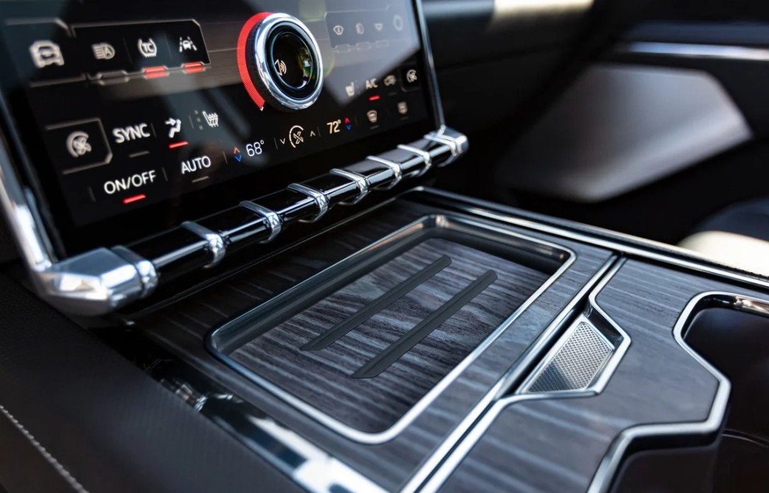 Ventajas y desventajas de la carga inalámbrica de celulares en los carros