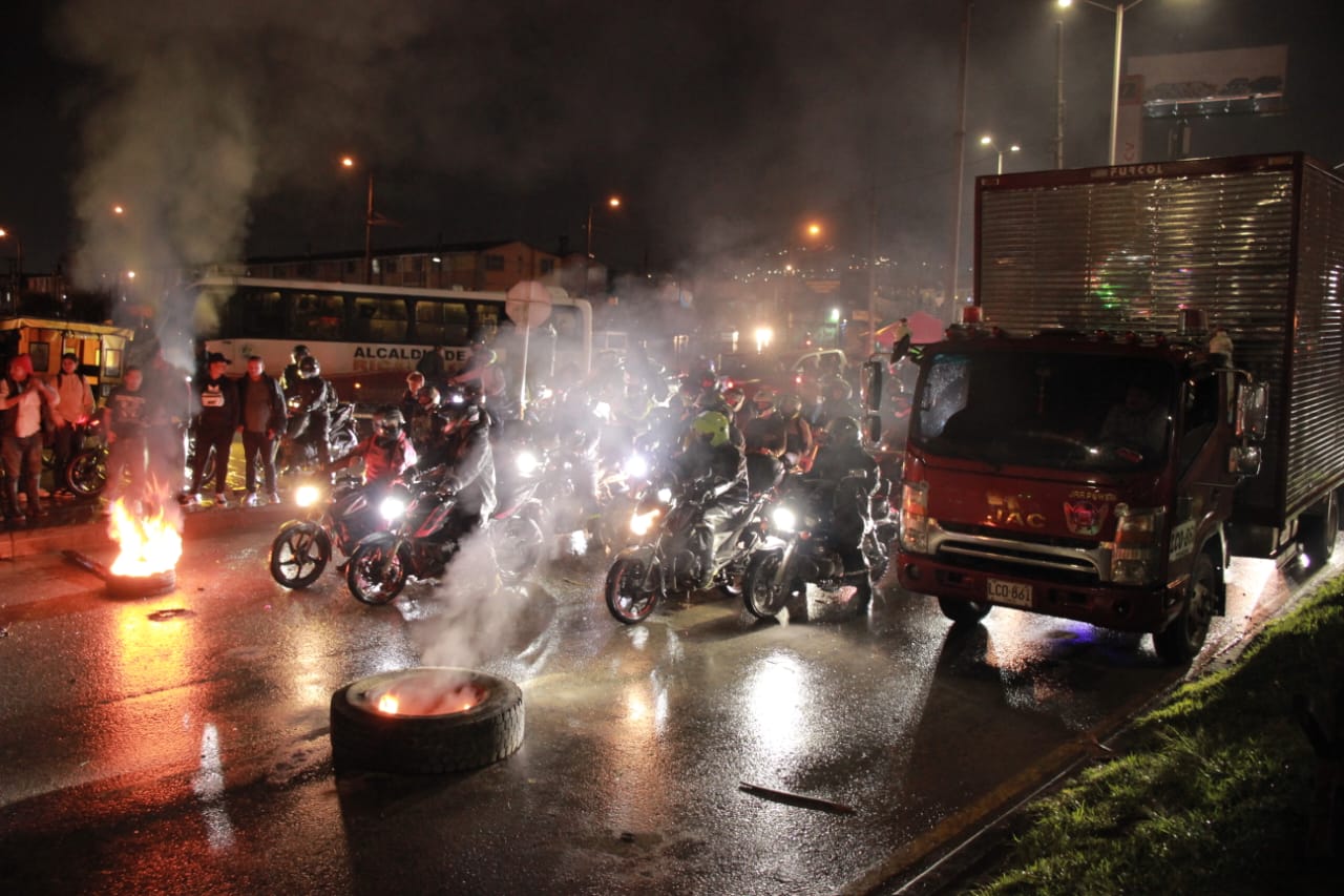 Caos vial e inundaciones: así se vivieron las marchas de este viernes en Soacha