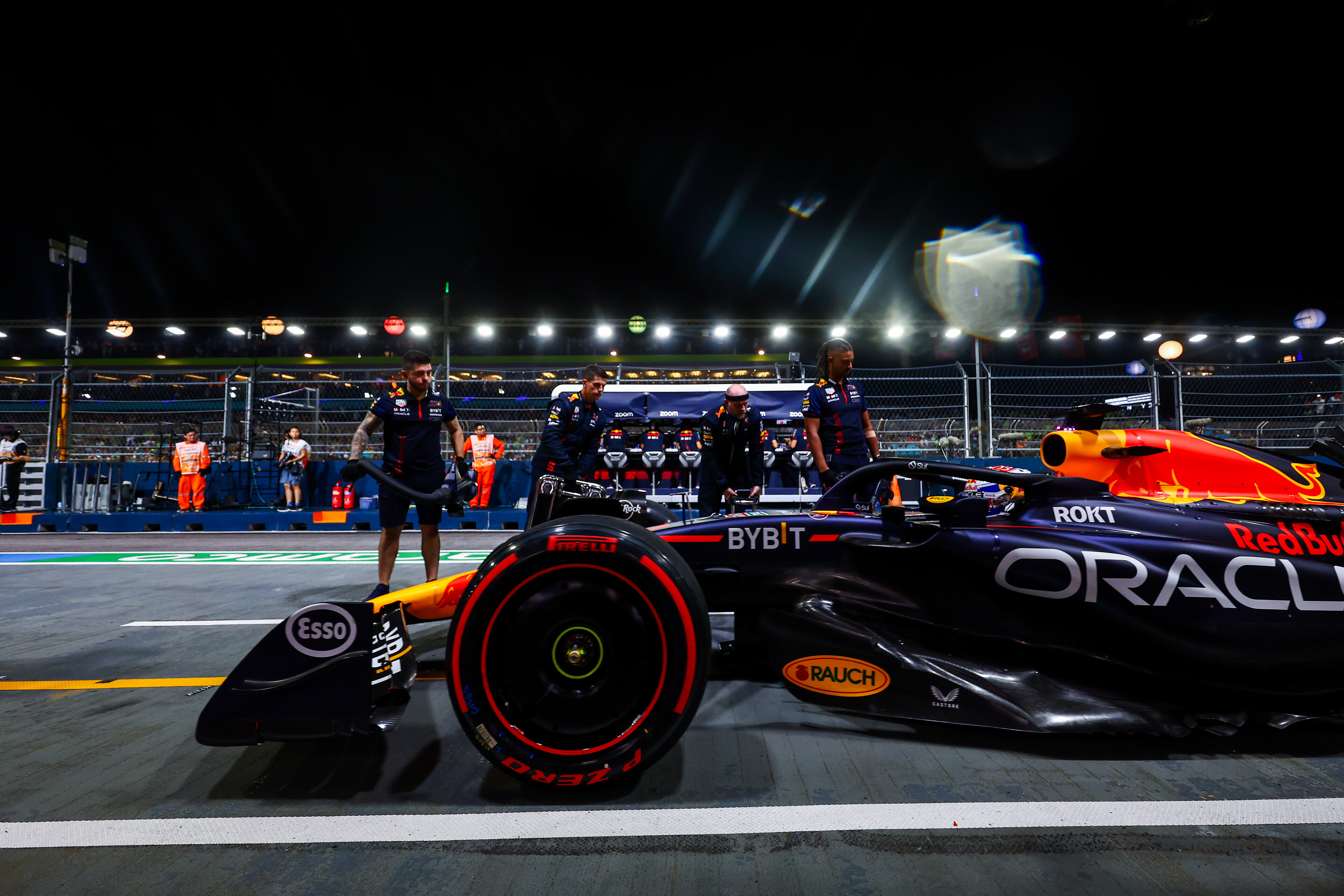 Max Verstappen al mando del Oracle Red Bull Racing RB19.