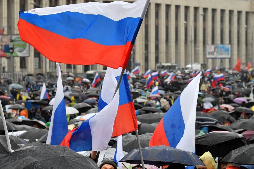 Miles de manifestantes salieron a protestar contra el gobierno de Vladimir Putin durante la celebración de sus dos décadas de gobierno.  / AFP