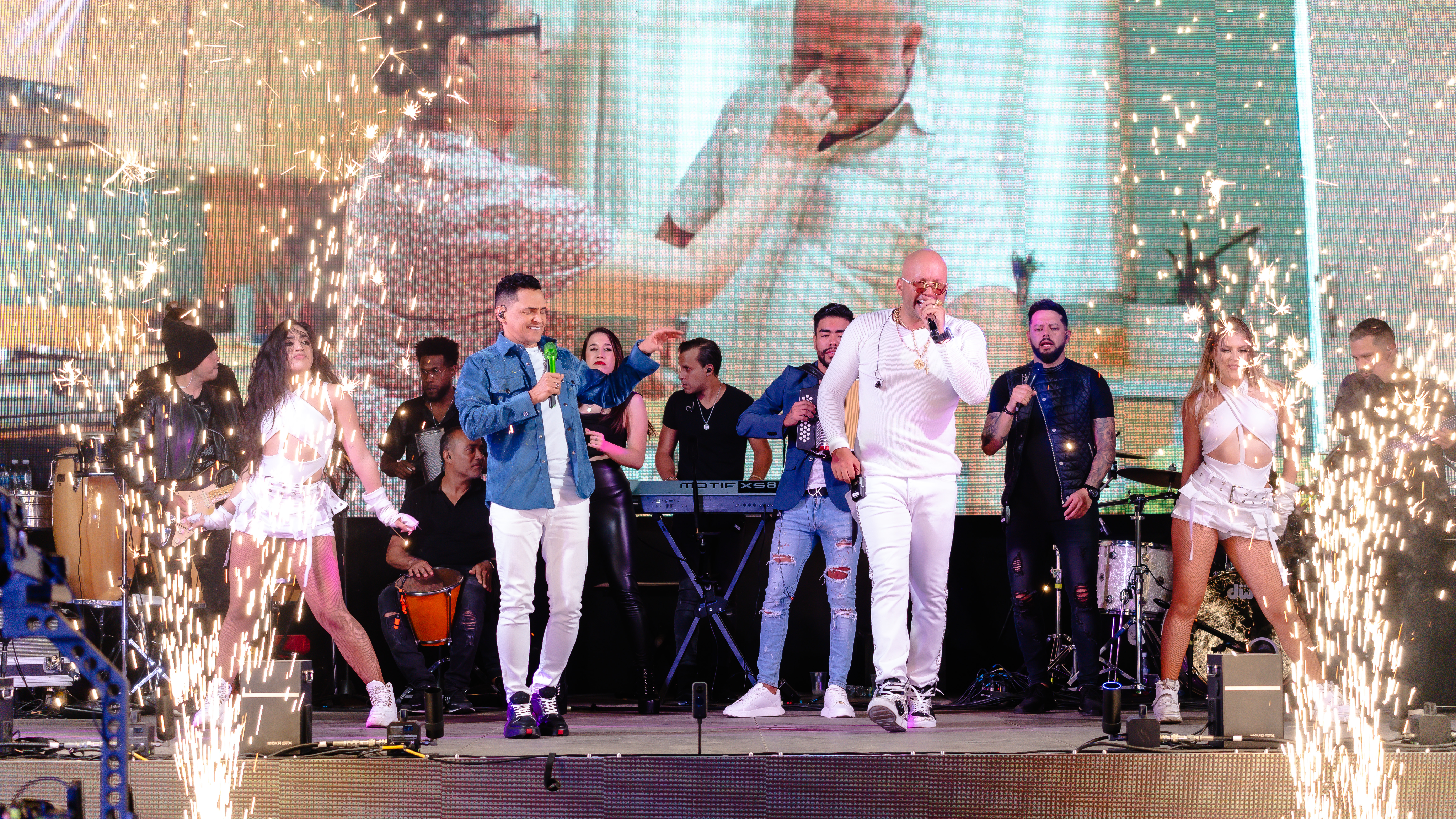 Jorge Celedón y El Potro Álvarez y presentan ‘’100 Años más’’, en honor al amor
