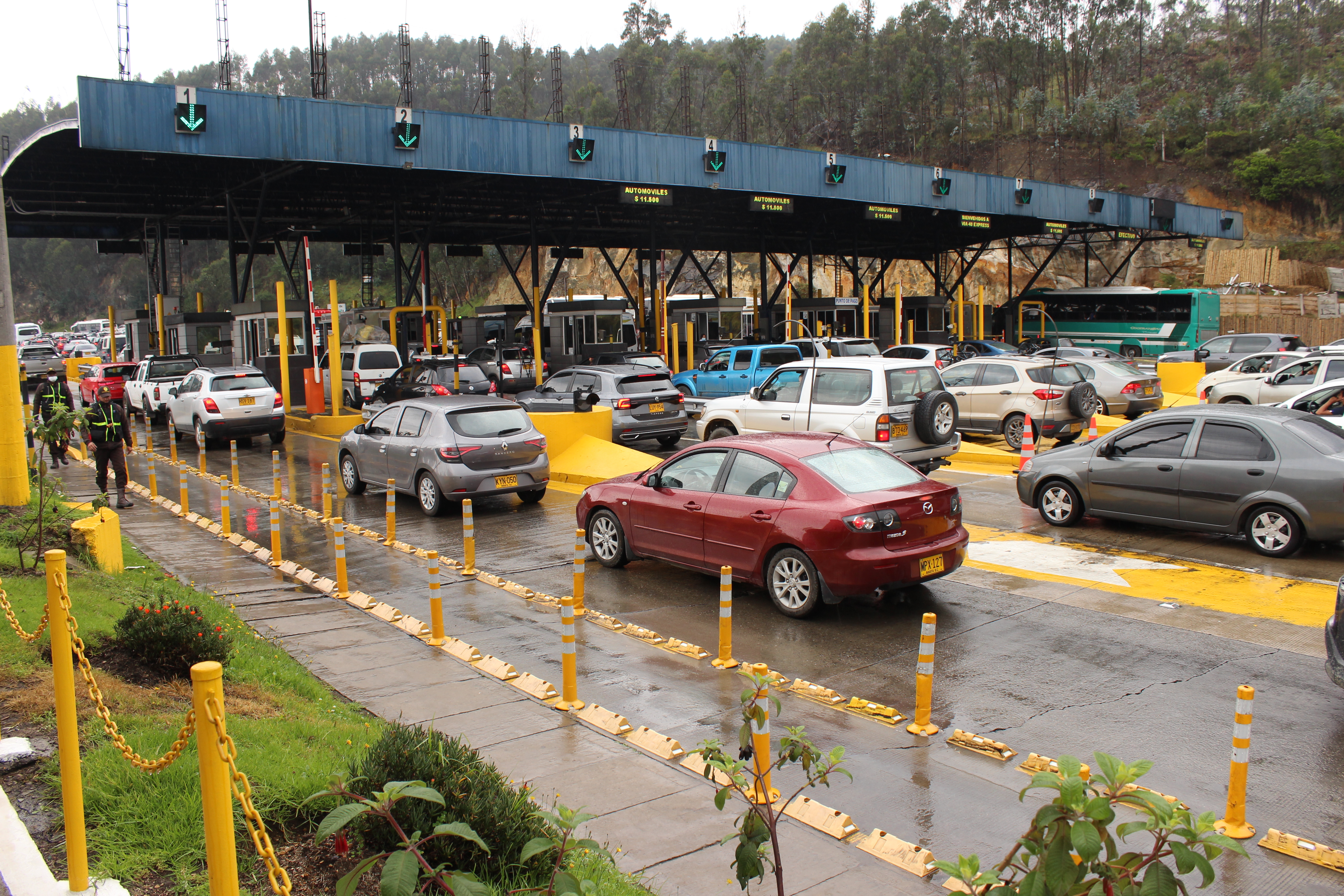 Infraestructura vial: ¿es inevitable el cobro de peajes en las vías del país?