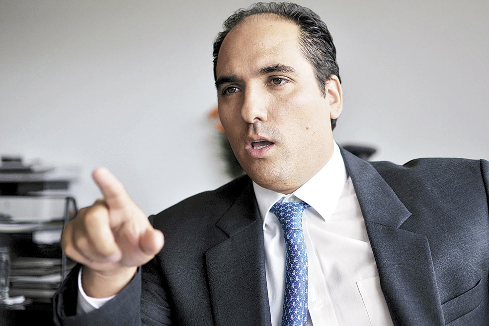 »Debacle minero se abre camino»