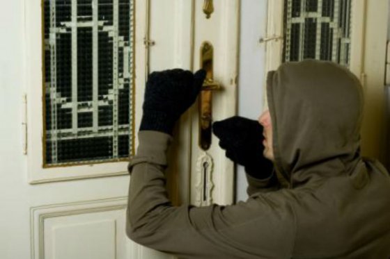 Indignación por medida de casa por cárcel para peligrosa banda de apartamenteros