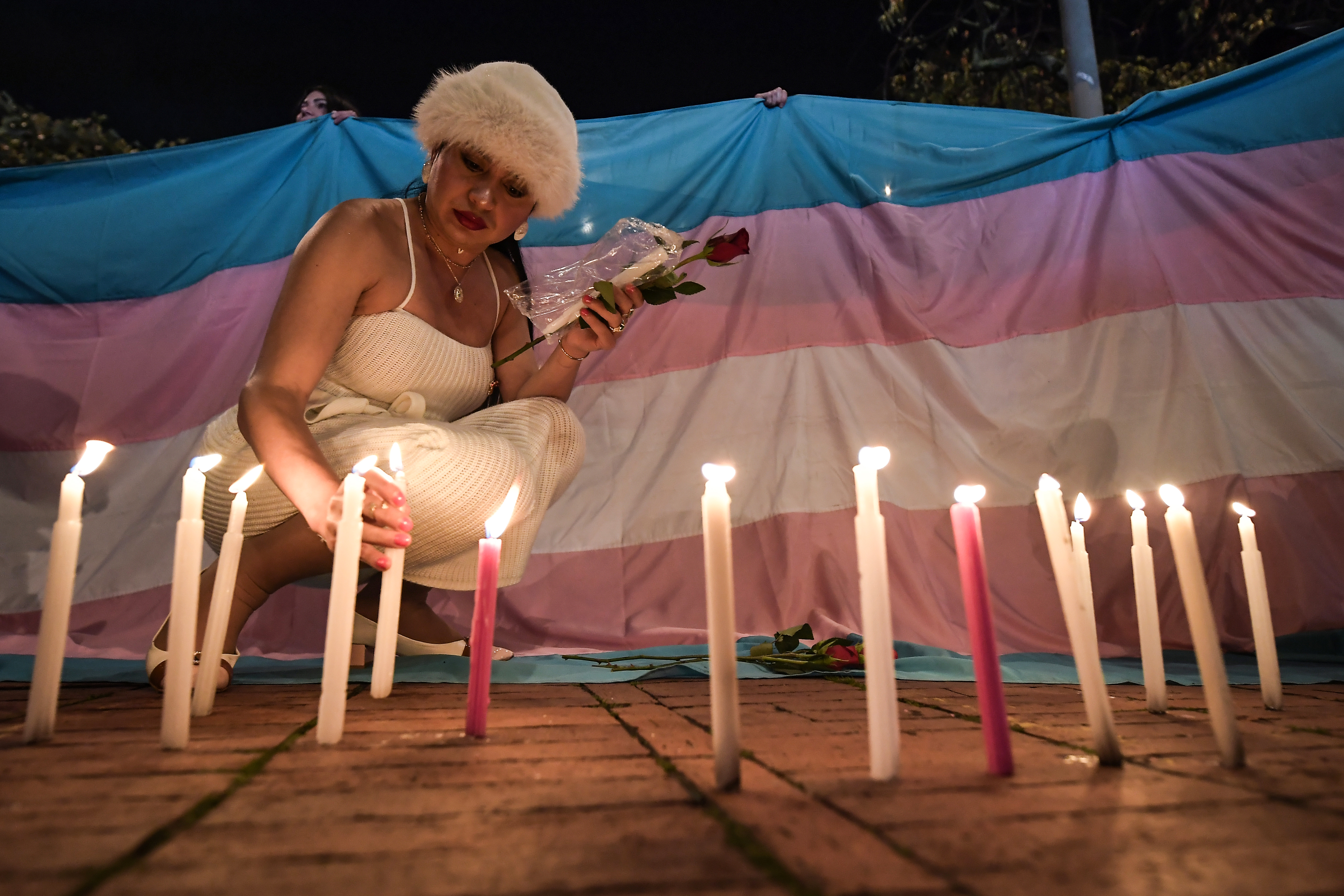 Acto simbólico realizado en el parque de los hippies de Bogotá, en memoria de Sara Millerey González, mujer trans asesinada Antioquia