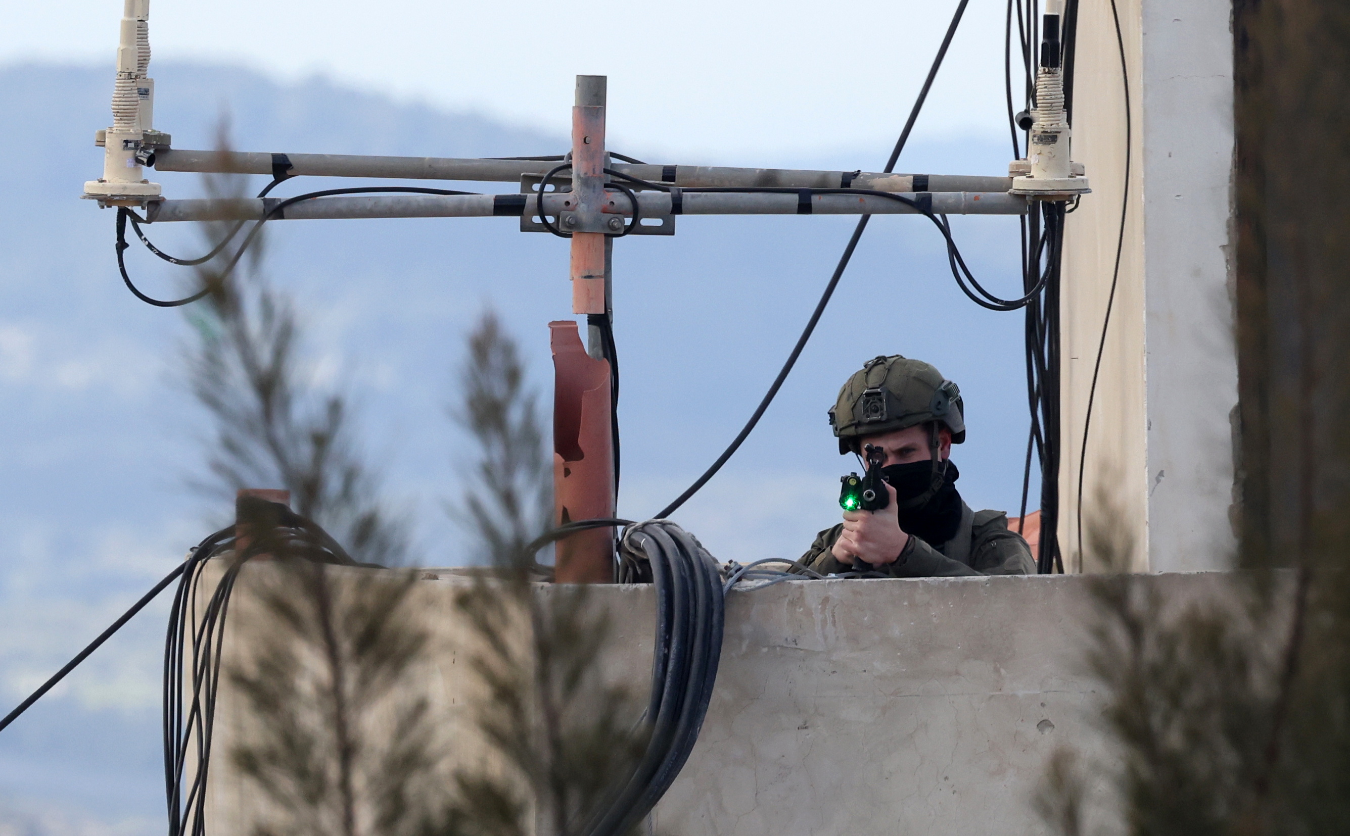Israel bombardea sitio de lanzamiento de cohetes en Gaza tras disparo de proyectil