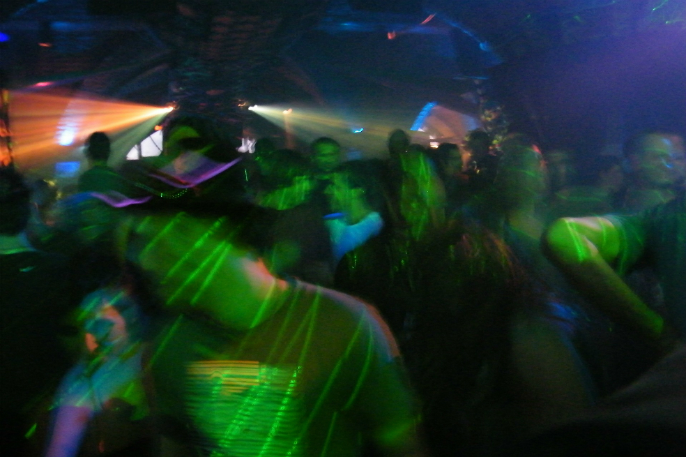 Rumba de alto voltaje en el barrio El Restrepo en Bogotá