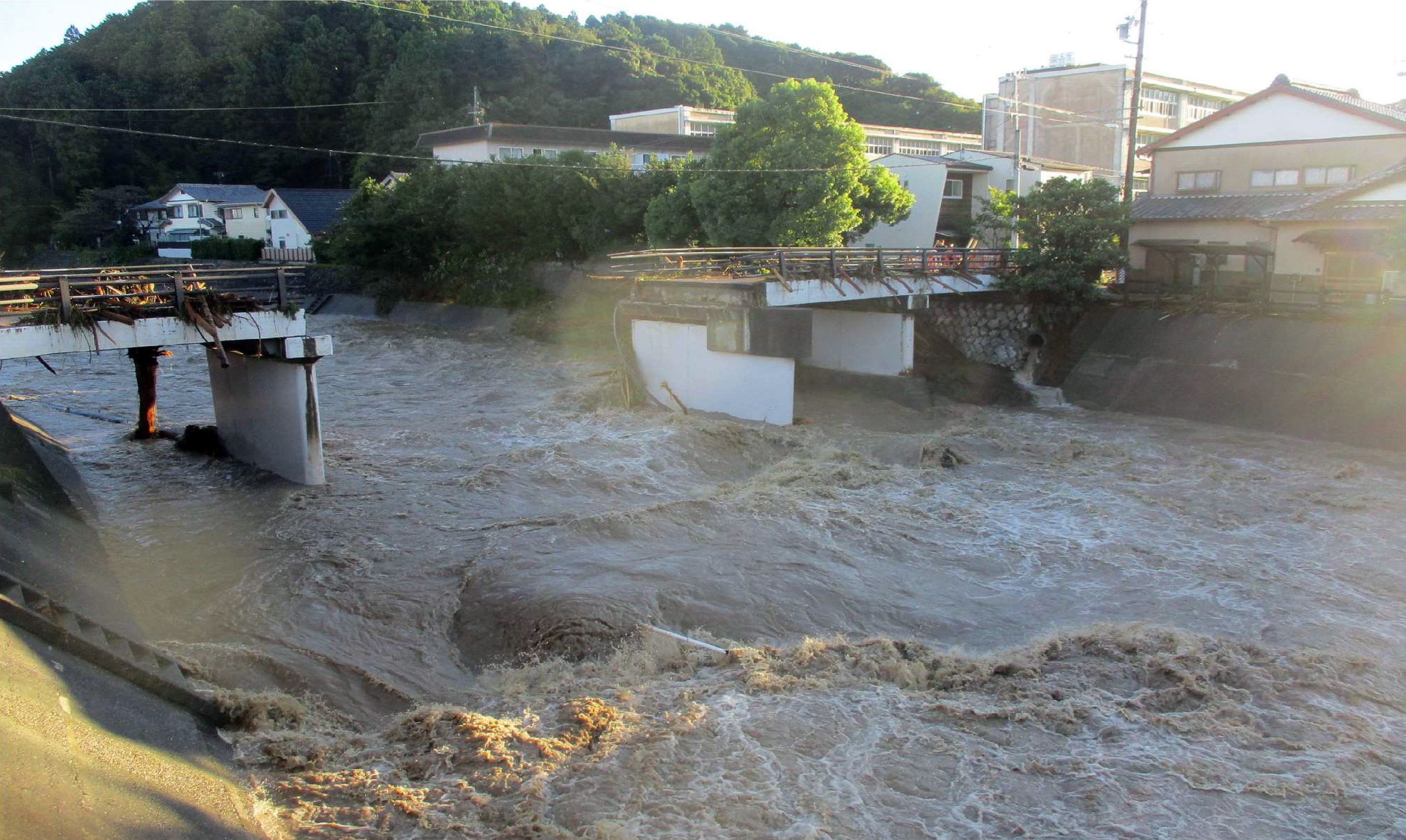Dos muertos y 120.000 casas sin luz: las consecuencias del tifón Talas en Japón