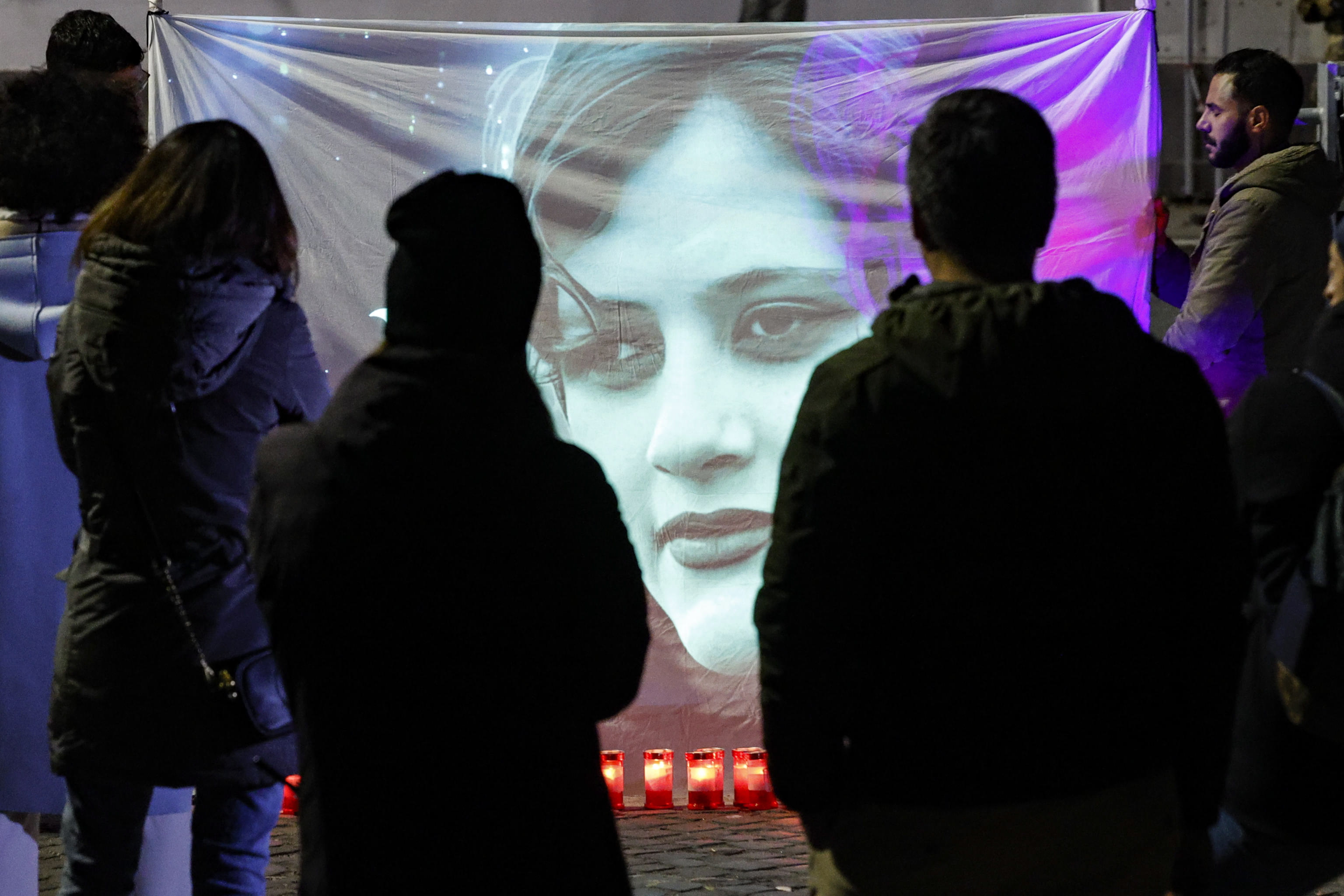 Rome (Italy), 06/01/2023.- Protesters looks at an image of Mahsa Amini during a candle light vigil in front of Iranian embassy in memory of victims of torture, sexual violence, and hangings, in Rome, Italy, 06 January 2023. (Protestas, Italia, Roma) EFE/EPA/FABIO FRUSTACI
