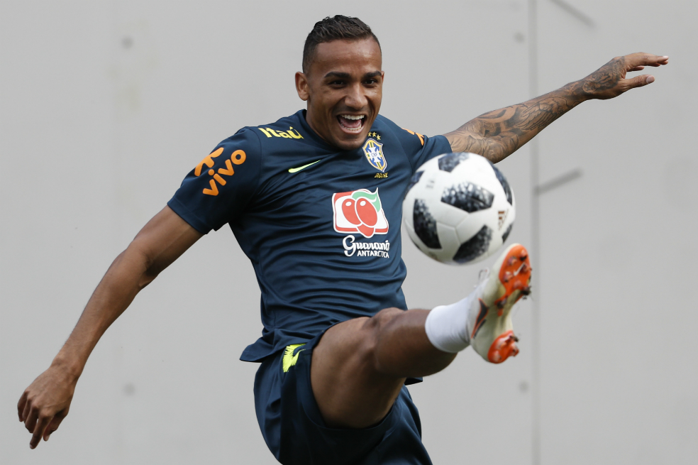 Danilo se lesiona en Brasil y Tite anuncia que Fágner jugará ante Costa Rica