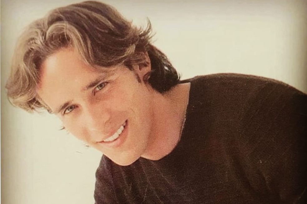 Así luce Ricardo Herrera de Padres e hijos. Se hizo implante capilar y quedó irreconocible