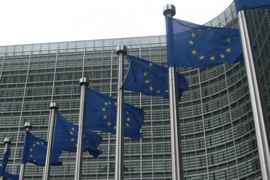 Se firma acuerdo de puerto seguro entre Europa y EE.UU.