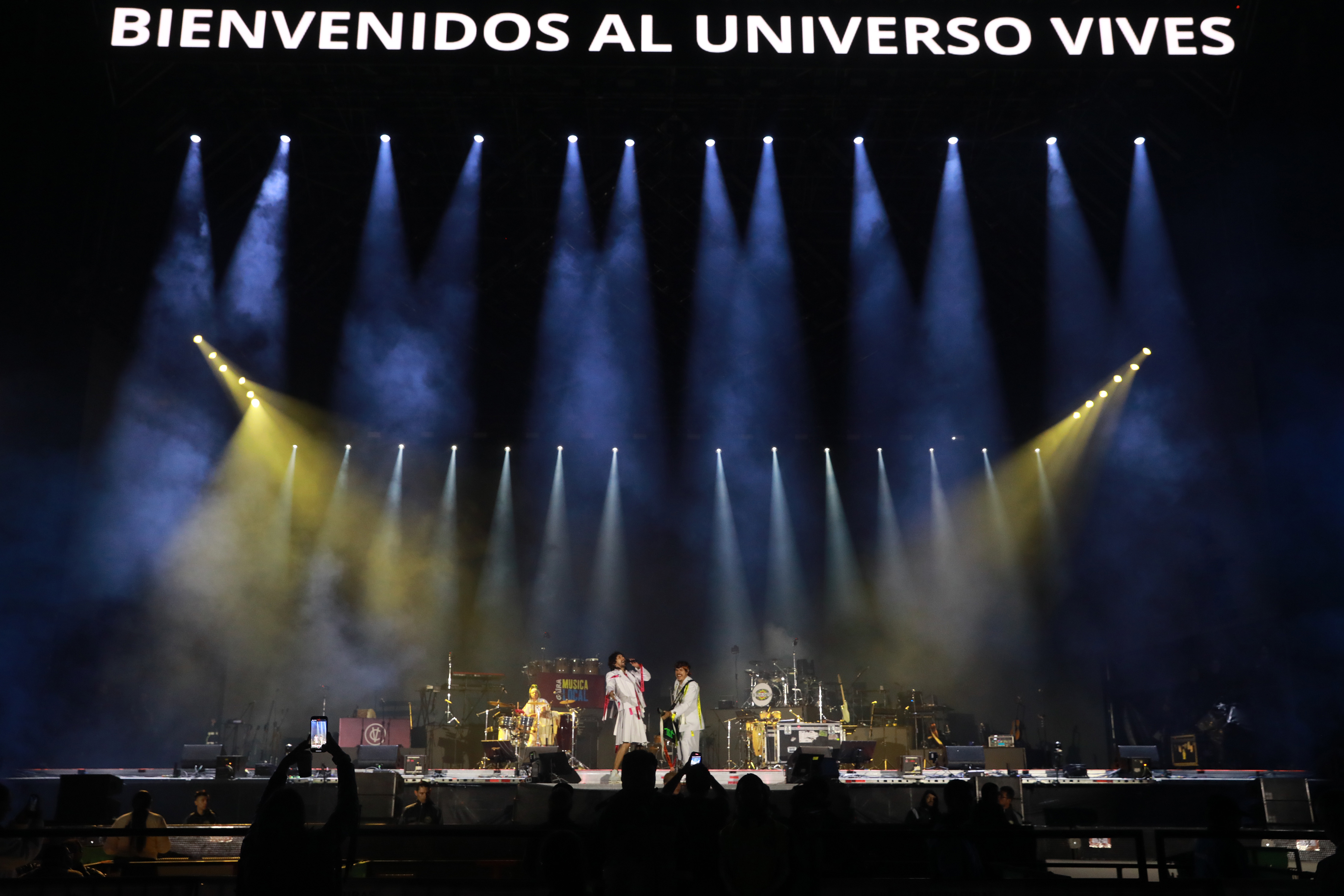 Carlos Vives celebró 30 años de carrera artística con un concierto en el Campín.