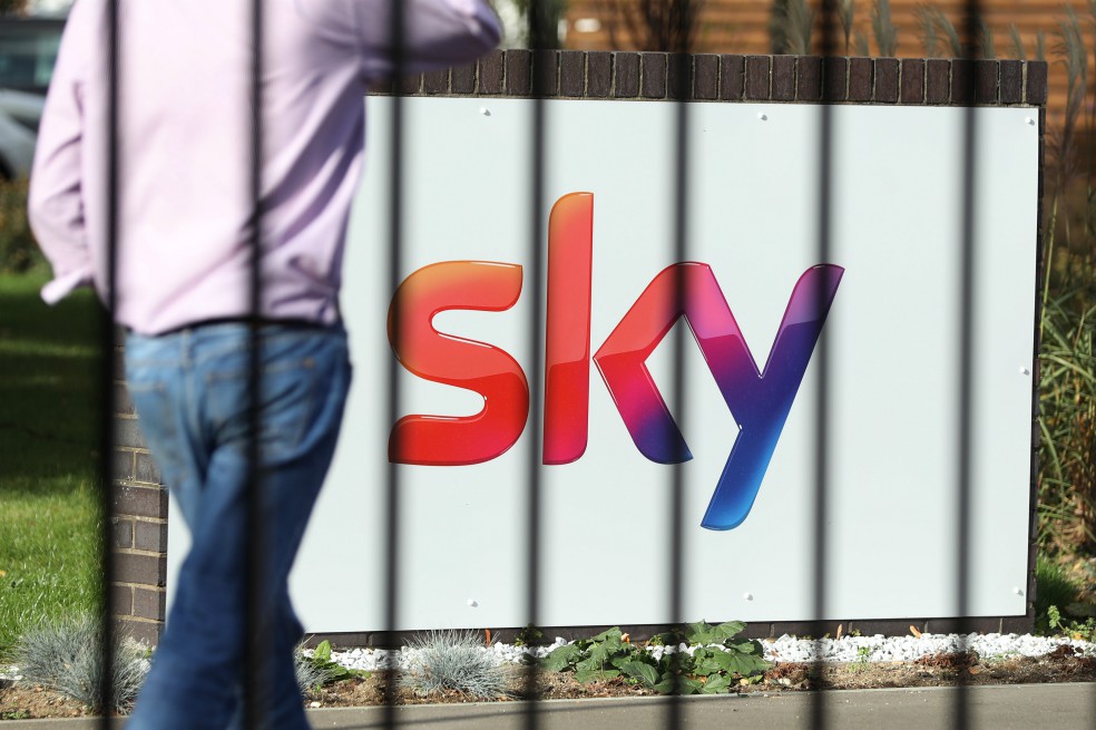 Comcast superó oferta de Fox para comprar grupo televisivo Sky