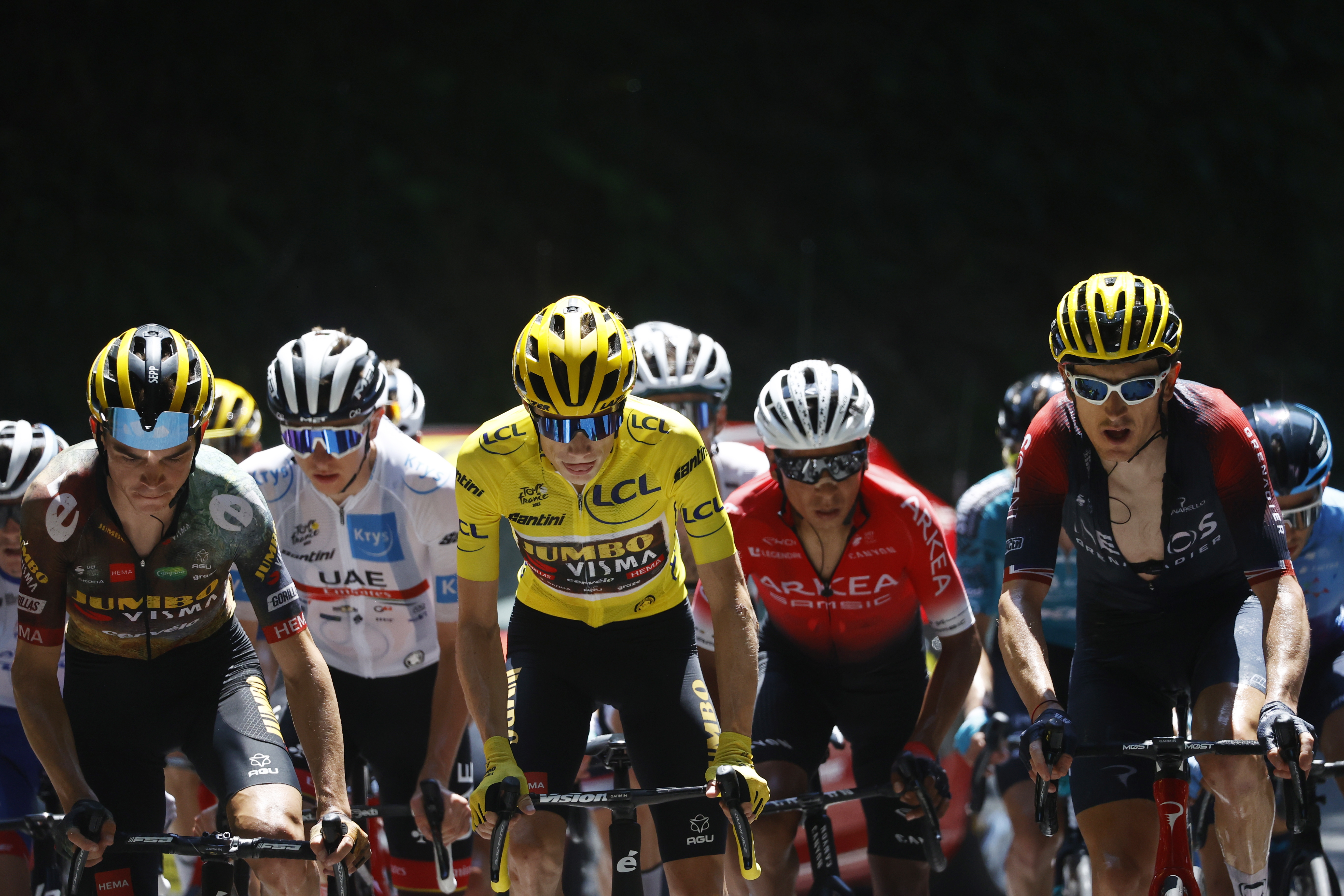 Hautacam (France), 21/07/2022.- (L-R) US rider Sepp Kuss of Jumbo Visma, Slovenian rider Tadej Pogacar of UAE Team Emirates, The Yellow Jersey Danish rider Jonas Vingegaard of Jumbo Visma, Colombian rider Nairo Quintana of Team Arkea Samsic and British rider Geraint Thomas of Ineos Grenadiers in action during the 18th stage of the Tour de France 2022 over 143.2km from Lourdes to Hautacam, France, 21 July 2022. (Ciclismo, Francia, Eslovenia) EFE/EPA/GUILLAUME HORCAJUELO