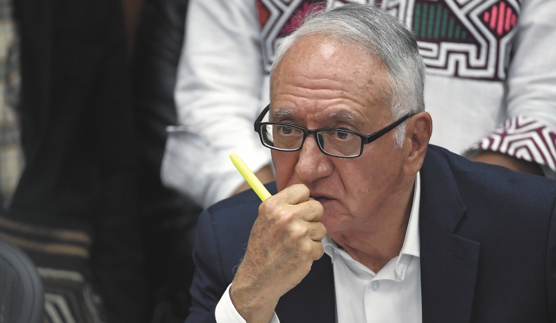 Piden investigar al ministro de Salud por presunto incumplimiento de órdenes de la Corte