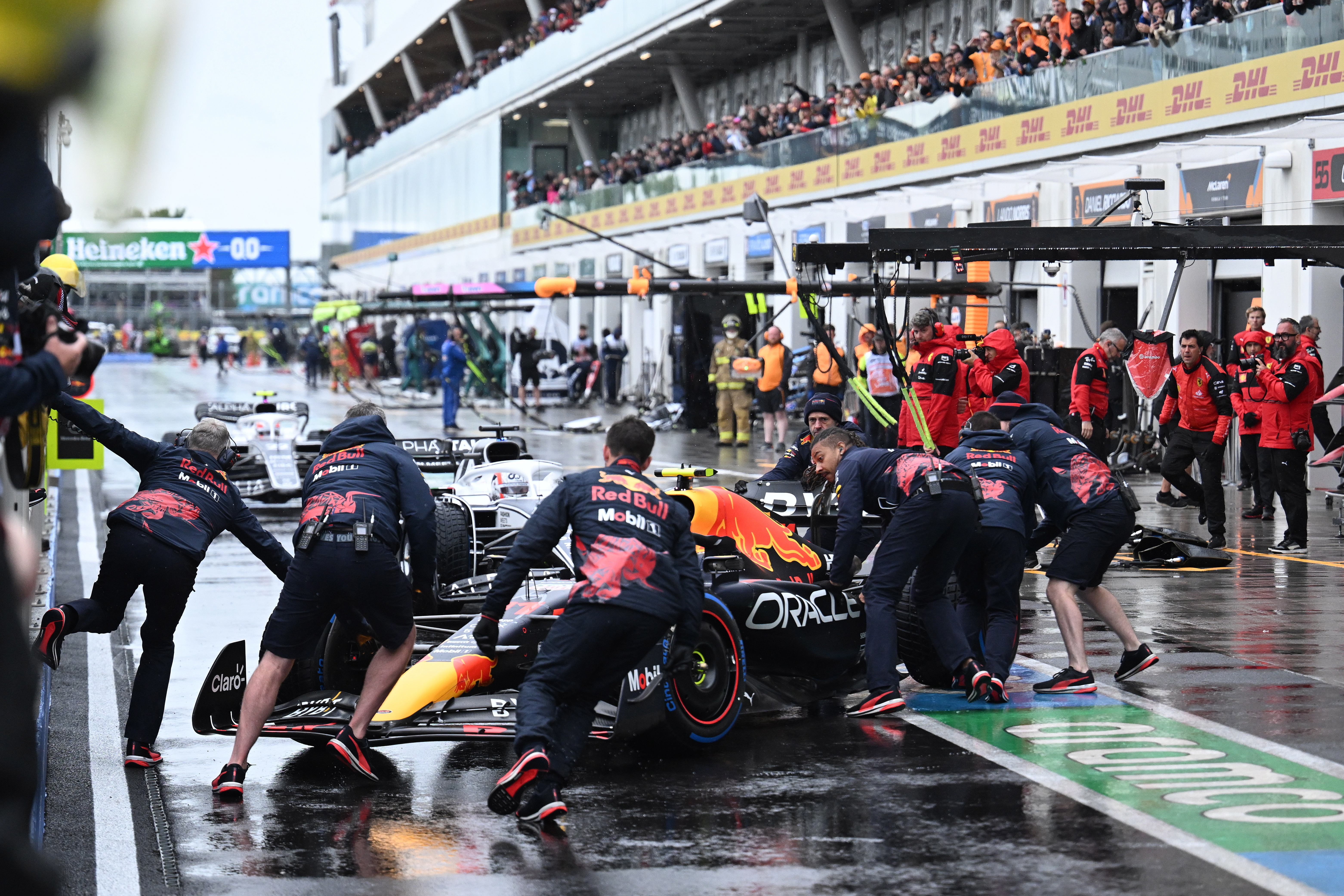 ‘Checo’ Pérez no terminó la clasificación en Canadá, este fue su accidente