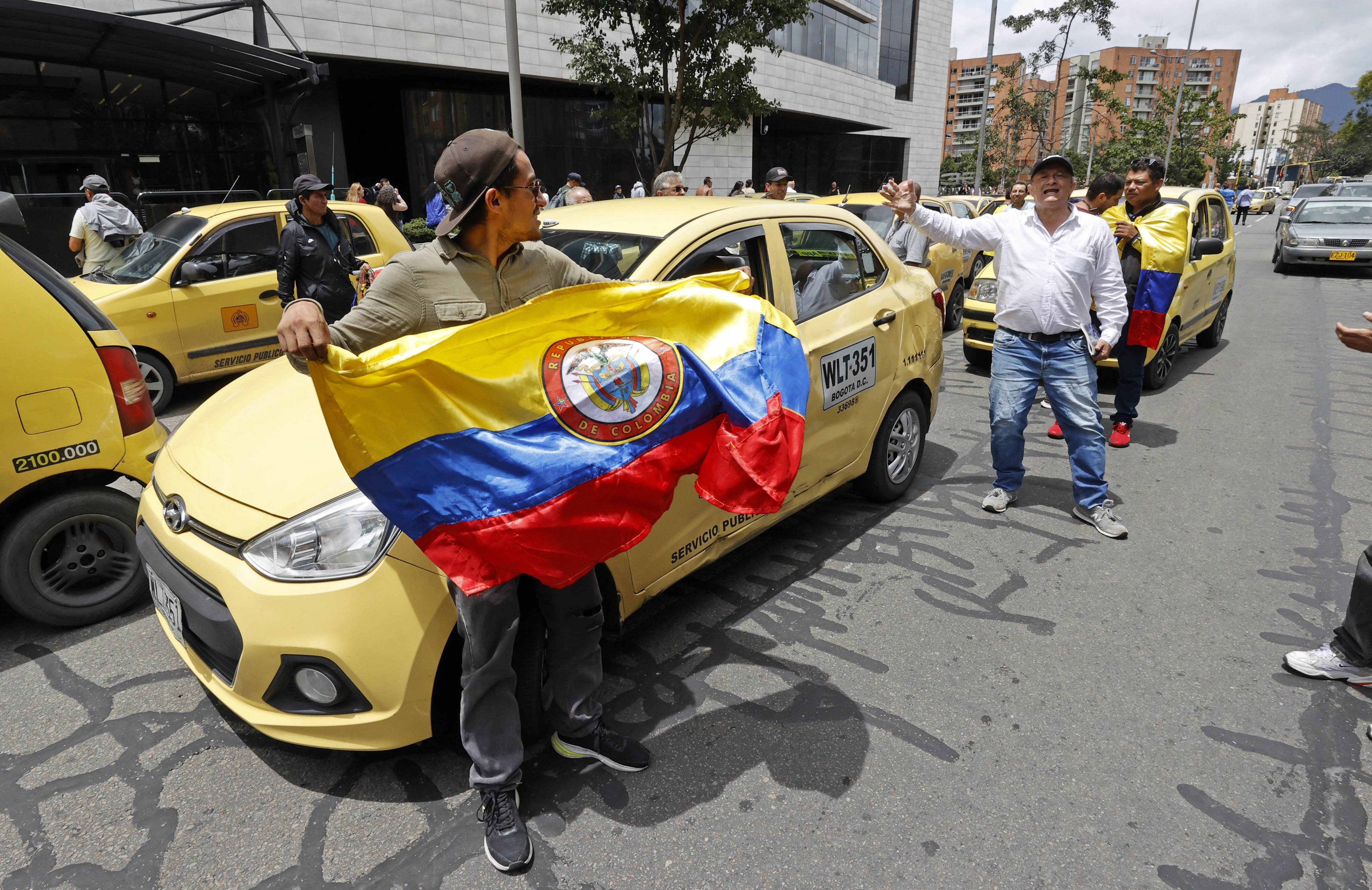 Conflicto entre taxistas y Uber: ¿cuáles son las razones?