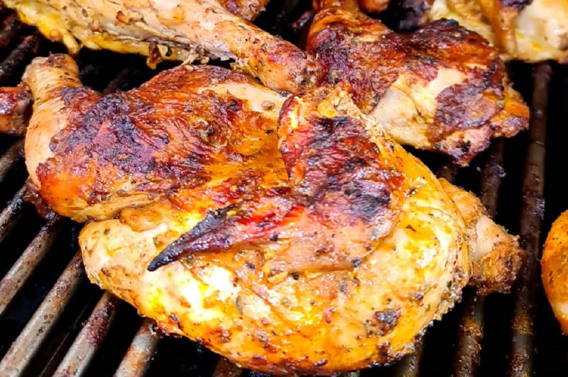 Receta para preparar pollo a la brasa con marinada de hierbas