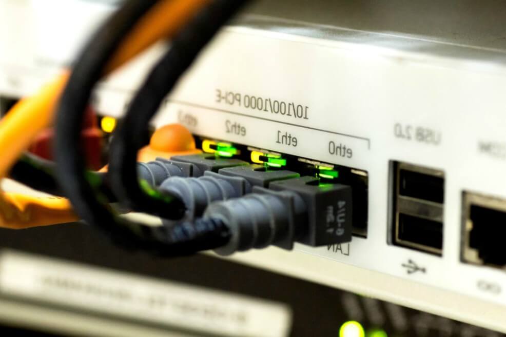 Claro dice que la millonaria licitación del Sena que ganó Movistar fue manipulada